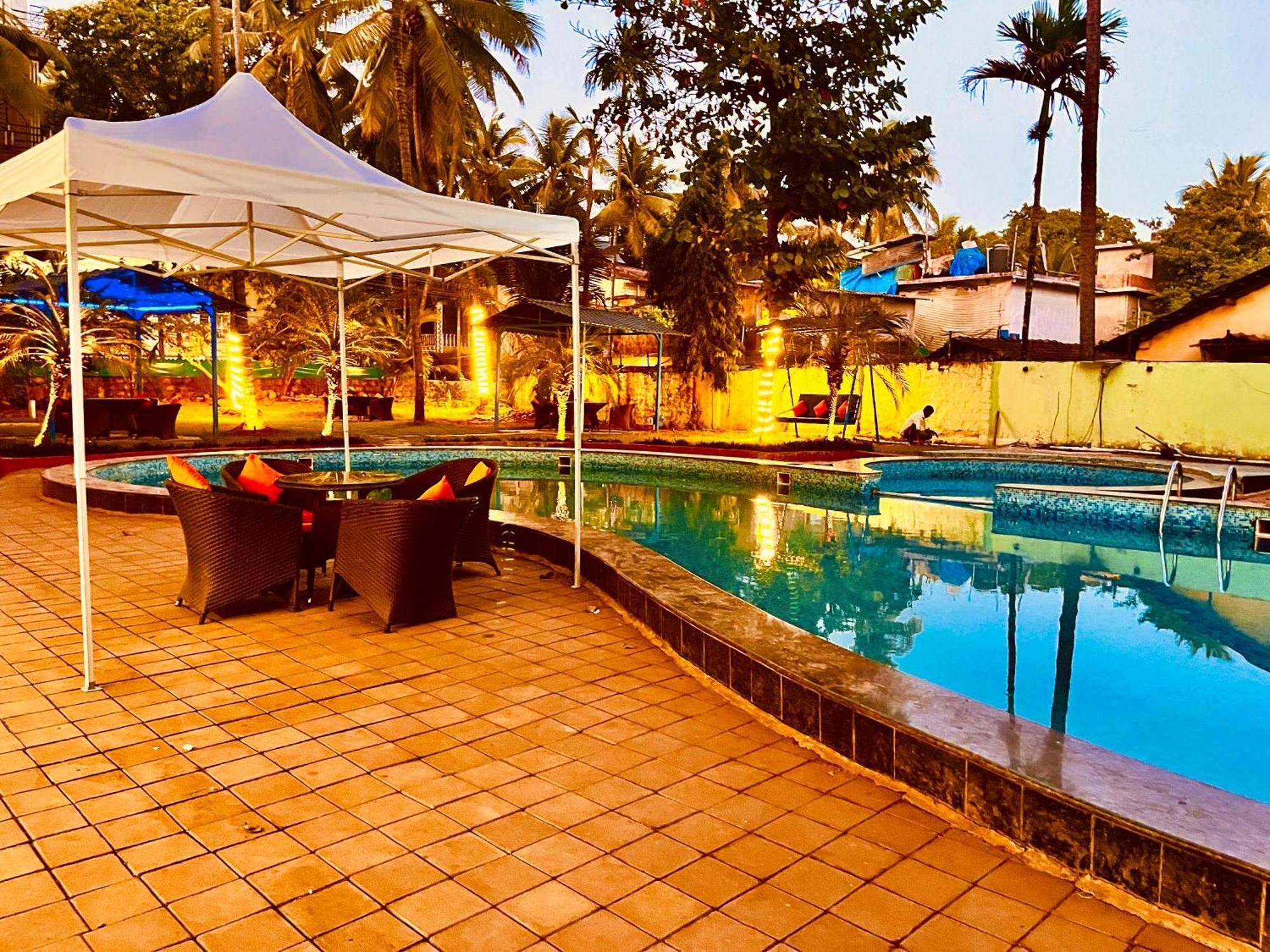 Summer Beach Resort, Goa - #Near Baga Beach #Swimming Pool #Garden #Bar #Lift #Premium Rooms #Property Of The Year #70565-84665 Calangute Bagian luar foto