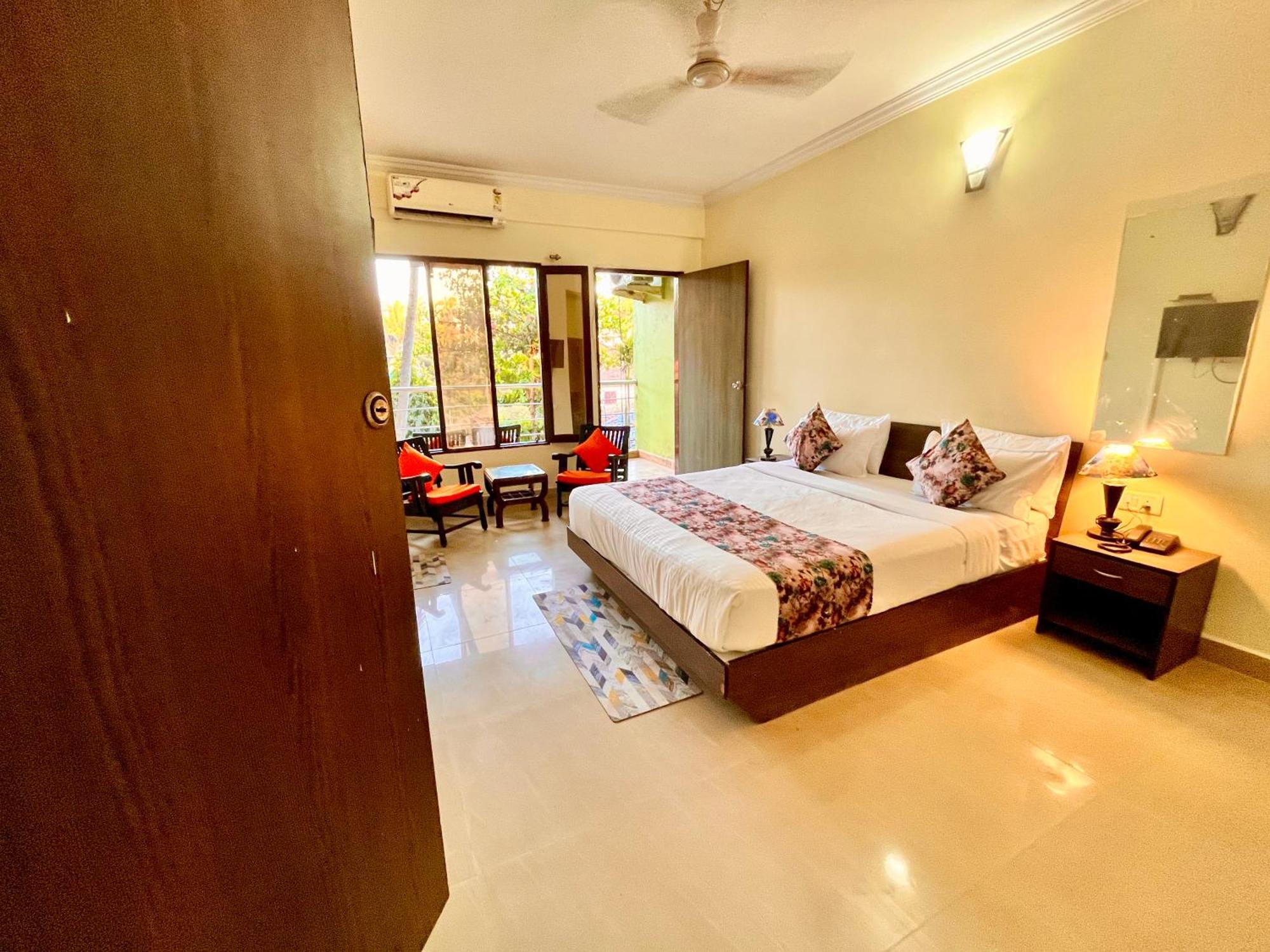 Summer Beach Resort, Goa - #Near Baga Beach #Swimming Pool #Garden #Bar #Lift #Premium Rooms #Property Of The Year #70565-84665 Calangute Bagian luar foto