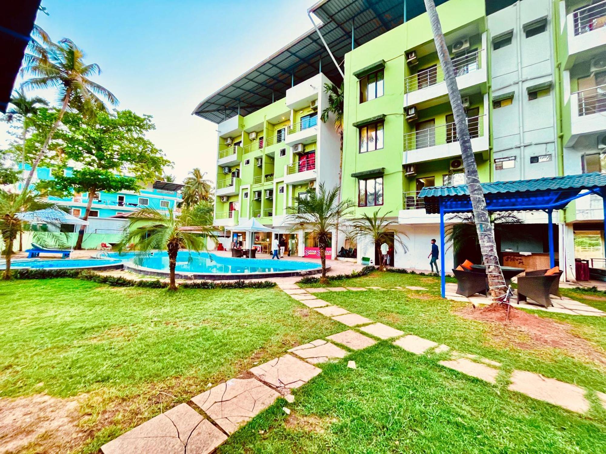 Summer Beach Resort, Goa - #Near Baga Beach #Swimming Pool #Garden #Bar #Lift #Premium Rooms #Property Of The Year #70565-84665 Calangute Bagian luar foto