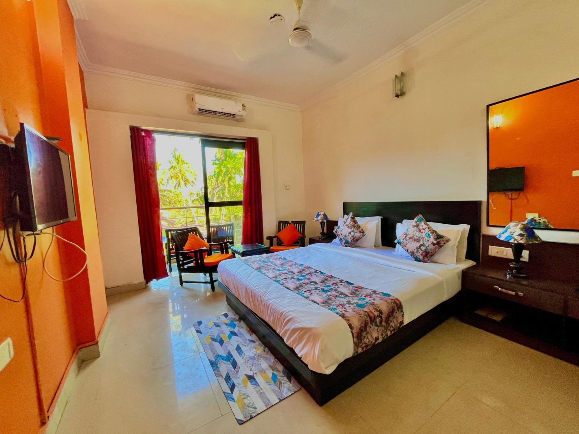 Summer Beach Resort, Goa - #Near Baga Beach #Swimming Pool #Garden #Bar #Lift #Premium Rooms #Property Of The Year #70565-84665 Calangute Bagian luar foto
