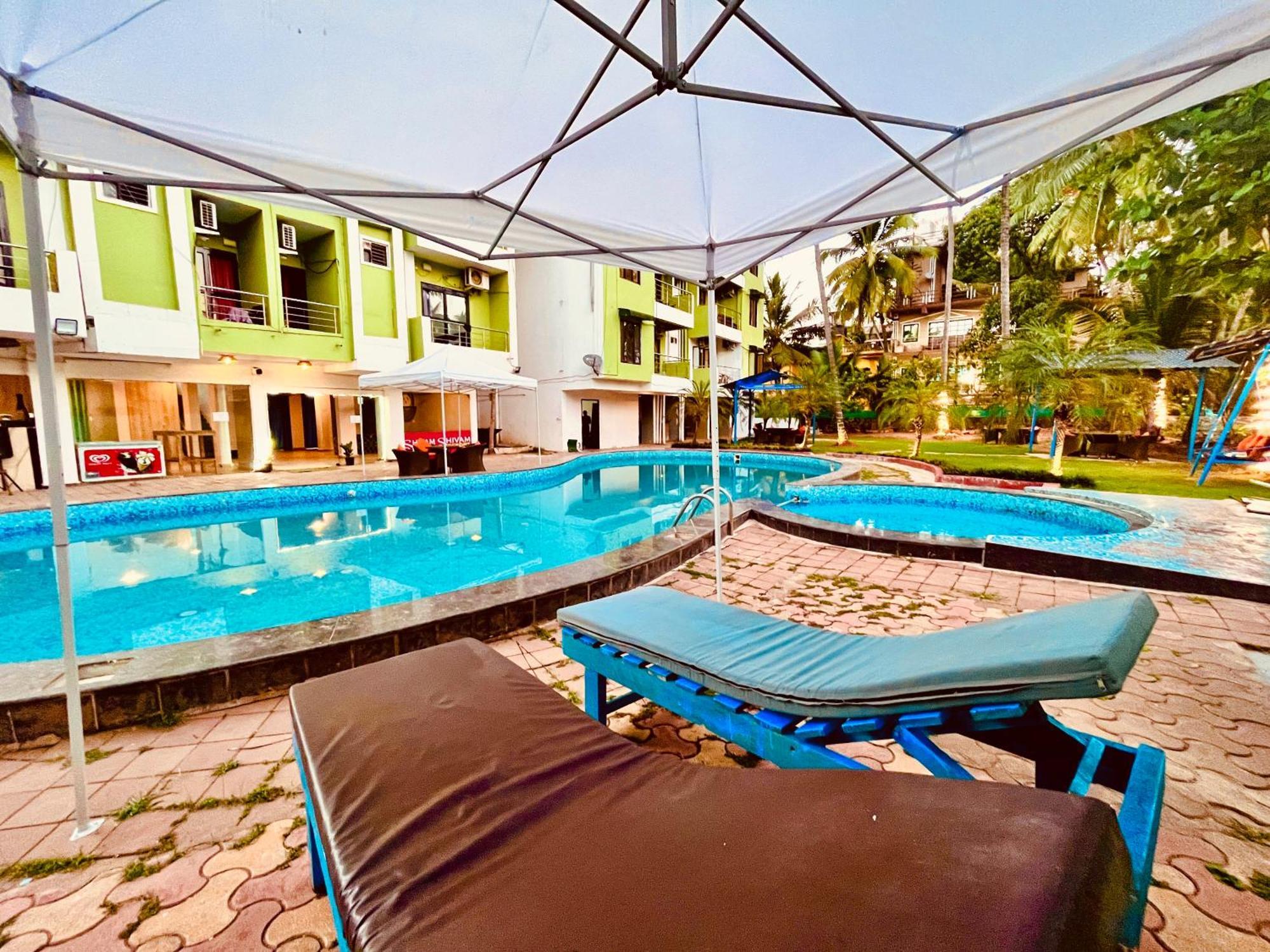 Summer Beach Resort, Goa - #Near Baga Beach #Swimming Pool #Garden #Bar #Lift #Premium Rooms #Property Of The Year #70565-84665 Calangute Bagian luar foto