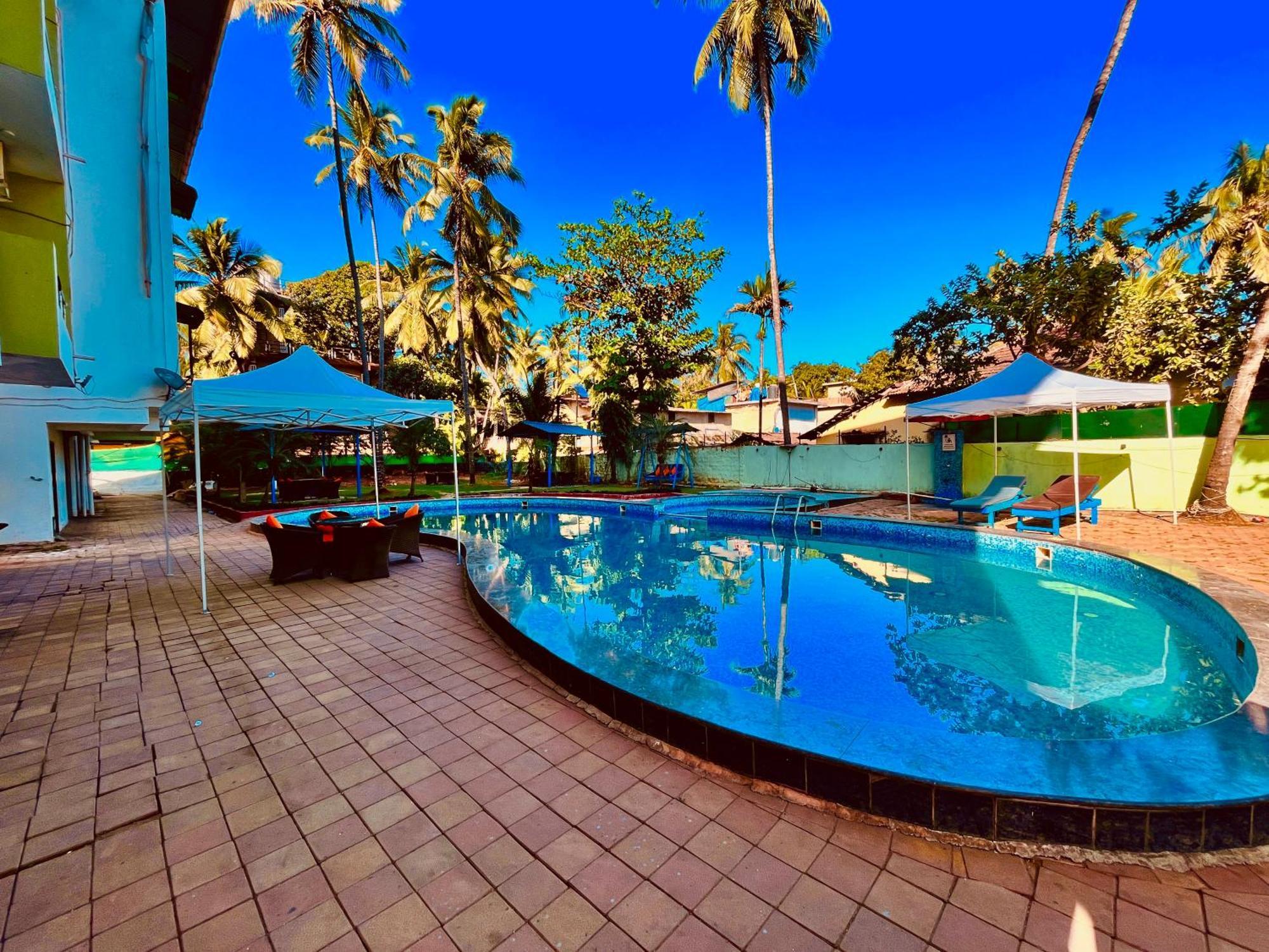 Summer Beach Resort, Goa - #Near Baga Beach #Swimming Pool #Garden #Bar #Lift #Premium Rooms #Property Of The Year #70565-84665 Calangute Bagian luar foto