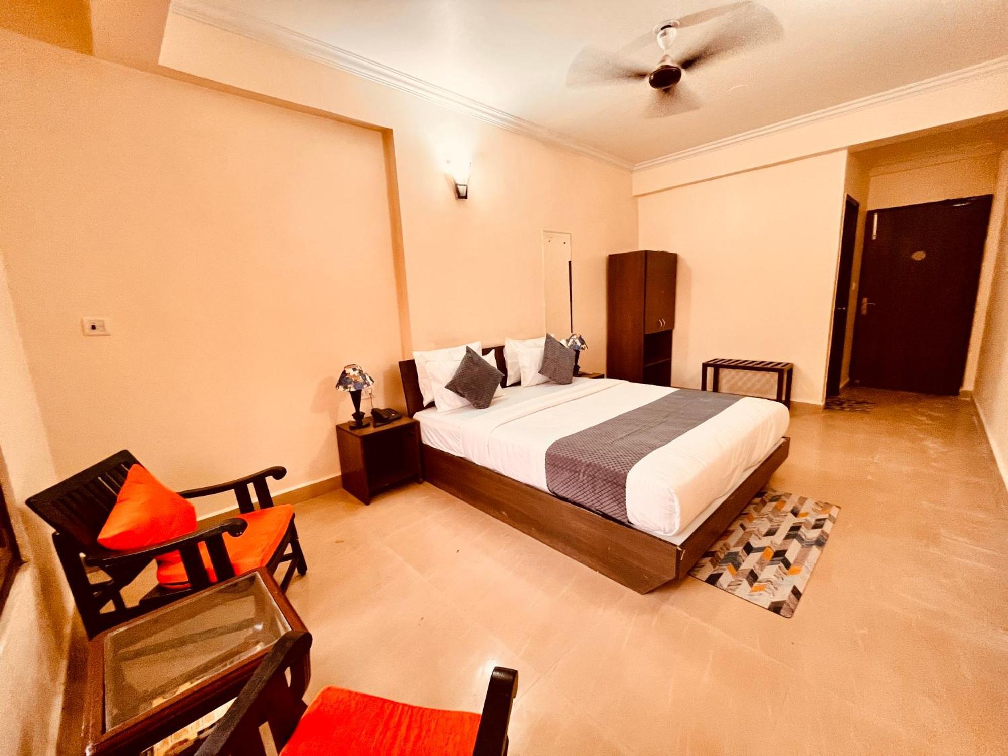 Summer Beach Resort, Goa - #Near Baga Beach #Swimming Pool #Garden #Bar #Lift #Premium Rooms #Property Of The Year #70565-84665 Calangute Bagian luar foto