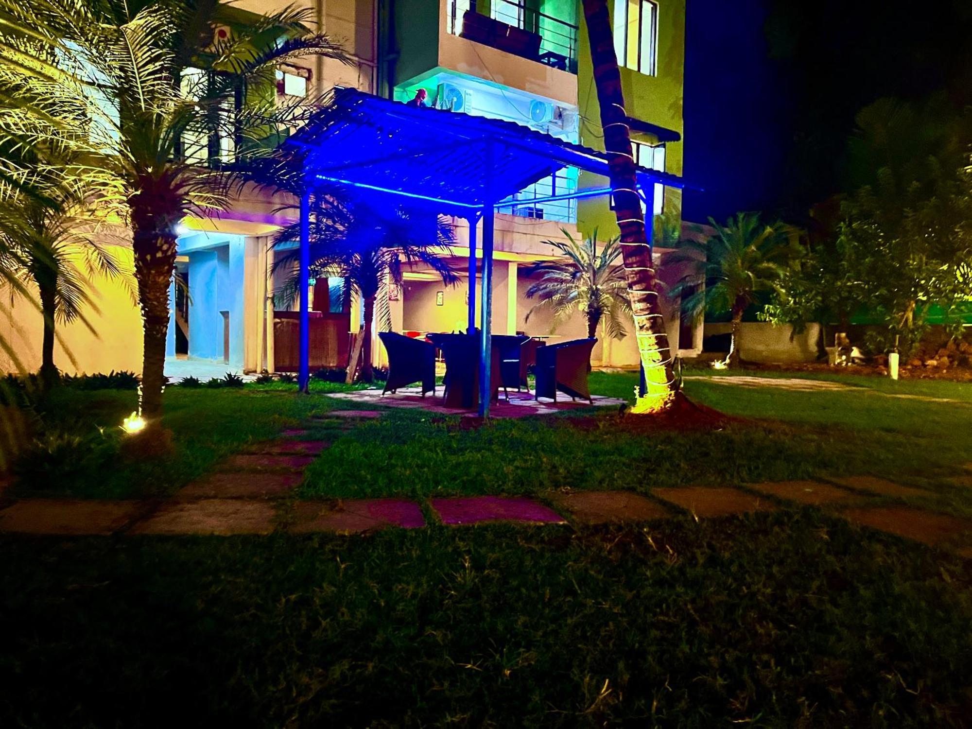 Summer Beach Resort, Goa - #Near Baga Beach #Swimming Pool #Garden #Bar #Lift #Premium Rooms #Property Of The Year #70565-84665 Calangute Bagian luar foto